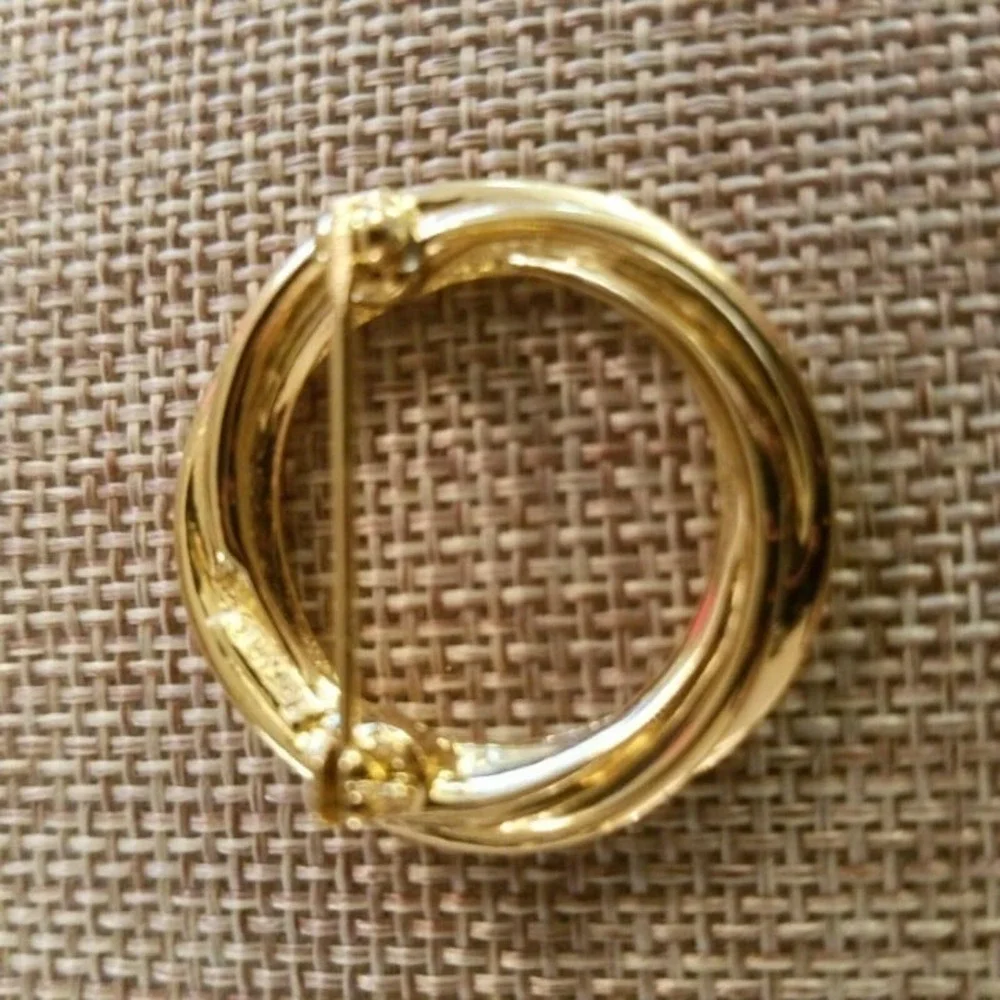 Vintage Crown Trifari Wreath Brooch Infinity Circle Signed Old Money Estate 1372